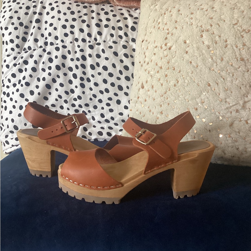 Mia bamboo clog heels size 8